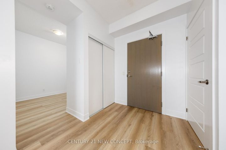Photo 1 at 323 - 7 Kenaston Gardens, Bayview Village, Toronto