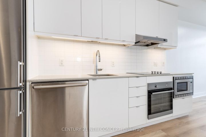 Photo 8 at 323 - 7 Kenaston Gardens, Bayview Village, Toronto