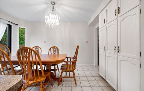 Photo 14 at 1252 Greenwood Crescent, CV Clearview, Oakville