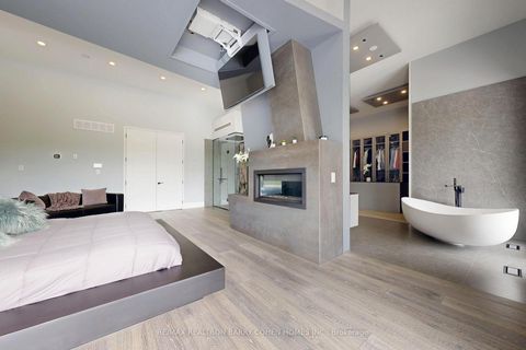 Photo 22 at 23 Hunters Glen Road, Aurora Estates, Aurora