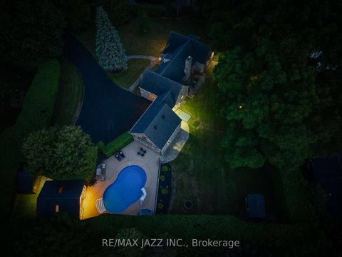 Photo 3 at 690 Bessborough Drive, Centennial, Oshawa