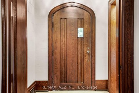 Photo 7 at 690 Bessborough Drive, Centennial, Oshawa