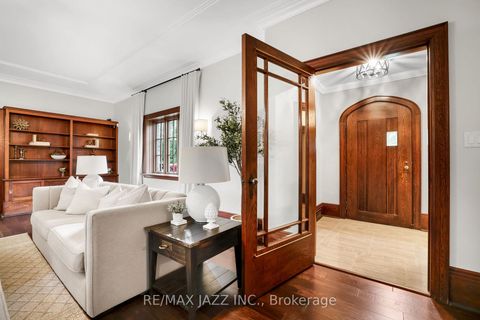 Photo 8 at 690 Bessborough Drive, Centennial, Oshawa