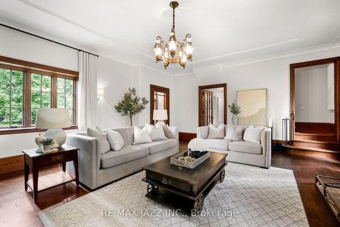 Photo 9 at 690 Bessborough Drive, Centennial, Oshawa