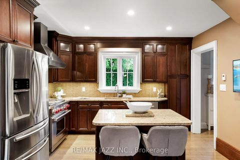 Photo 18 at 690 Bessborough Drive, Centennial, Oshawa