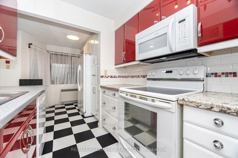 Photo 6 at #10 - 2112 Queen Street E, The Beaches, Toronto