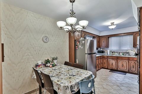 Photo 7 at 40 Weldrick Road W, North Richvale, Richmond Hill