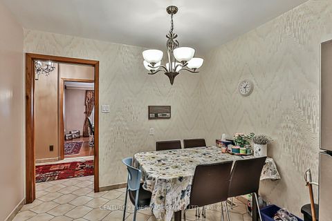 Photo 10 at 40 Weldrick Road W, North Richvale, Richmond Hill