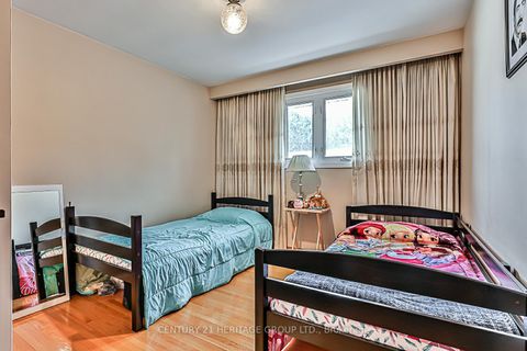 Photo 11 at 40 Weldrick Road W, North Richvale, Richmond Hill