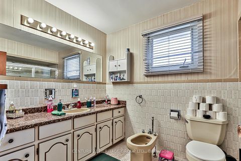 Photo 13 at 40 Weldrick Road W, North Richvale, Richmond Hill