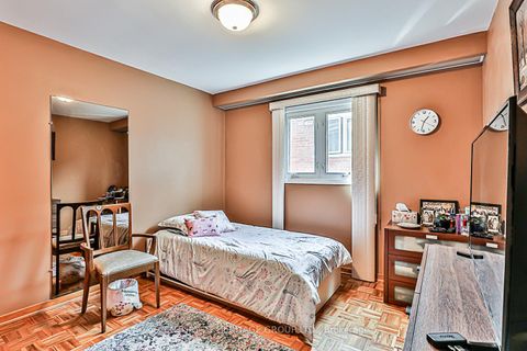 Photo 18 at 40 Weldrick Road W, North Richvale, Richmond Hill