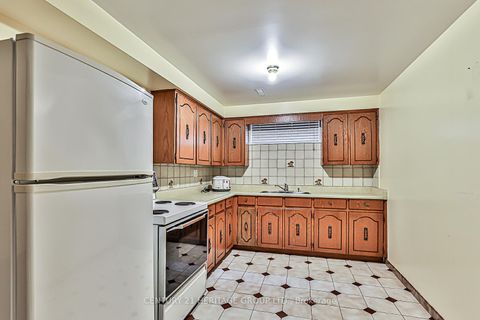 Photo 22 at 40 Weldrick Road W, North Richvale, Richmond Hill