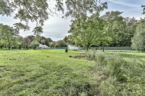 Photo 26 at 40 Weldrick Road W, North Richvale, Richmond Hill