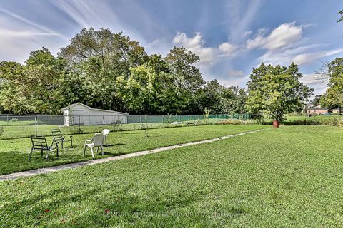 Photo 28 at 40 Weldrick Road W, North Richvale, Richmond Hill