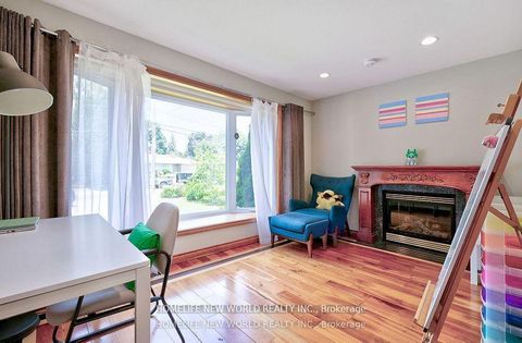 Photo 3 at 7 Sulgrave Crescent, Windfields, Toronto