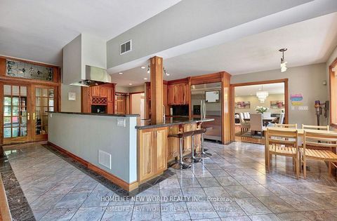 Photo 10 at 7 Sulgrave Crescent, Windfields, Toronto