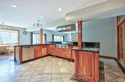 Photo 12 at 7 Sulgrave Crescent, Windfields, Toronto