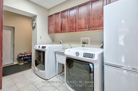 Photo 18 at 7 Sulgrave Crescent, Windfields, Toronto