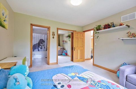 Photo 29 at 7 Sulgrave Crescent, Windfields, Toronto