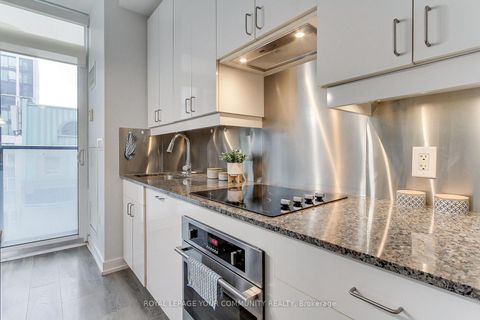 Photo 6 at 1002 - 426 University Avenue, Chinatown, Toronto