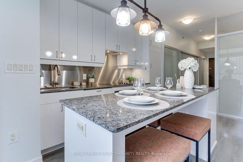 Photo 10 at 1002 - 426 University Avenue, Chinatown, Toronto