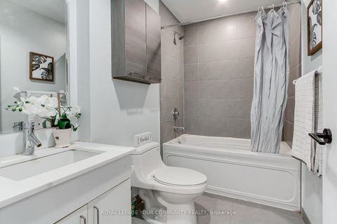 Photo 16 at 1002 - 426 University Avenue, Chinatown, Toronto