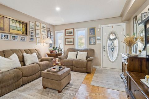 Photo 6 at 76 Timberwolf Crescent, Vellore Village, Vaughan