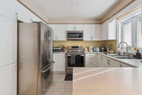 Photo 18 at 76 Timberwolf Crescent, Vellore Village, Vaughan
