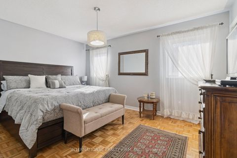 Photo 23 at 76 Timberwolf Crescent, Vellore Village, Vaughan