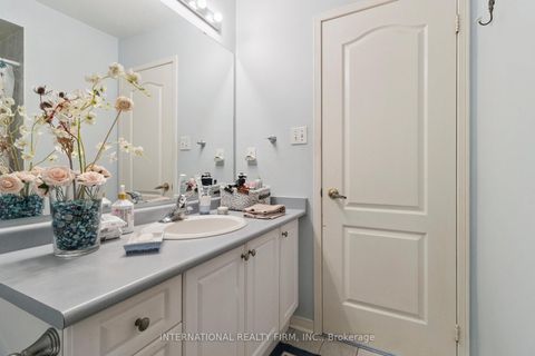 Photo 30 at 76 Timberwolf Crescent, Vellore Village, Vaughan