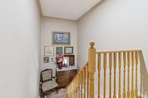 Photo 33 at 76 Timberwolf Crescent, Vellore Village, Vaughan