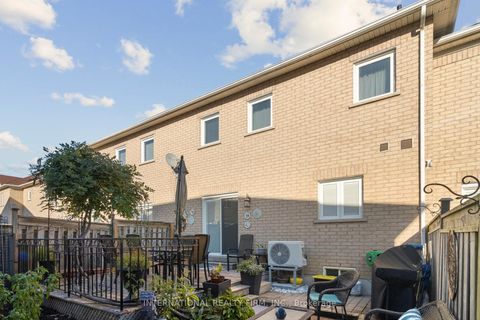 Photo 45 at 76 Timberwolf Crescent, Vellore Village, Vaughan