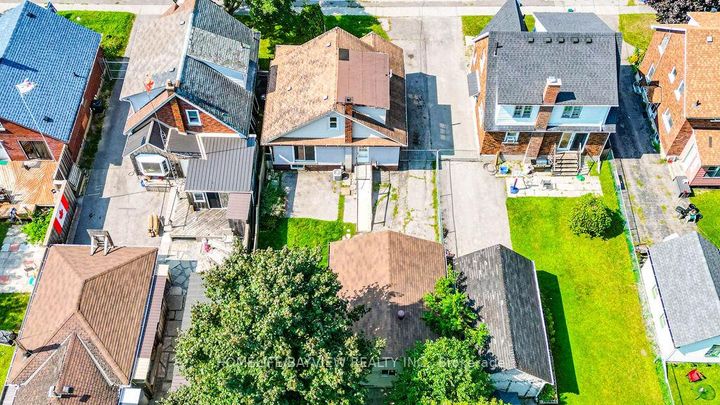 Photo 1 at 187 Park Road S, Vanier, Oshawa