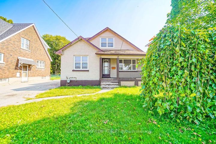 Photo 2 at 187 Park Road S, Vanier, Oshawa