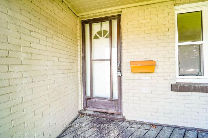 Photo 5 at 187 Park Road S, Vanier, Oshawa