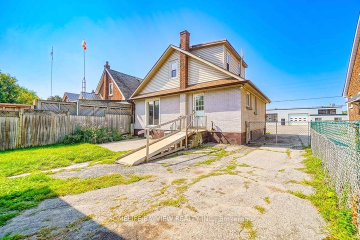 Photo 8 at 187 Park Road S, Vanier, Oshawa