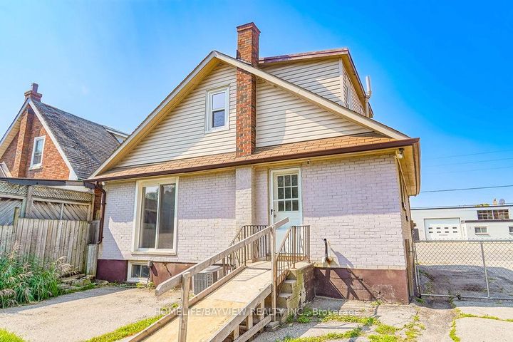 Photo 9 at 187 Park Road S, Vanier, Oshawa