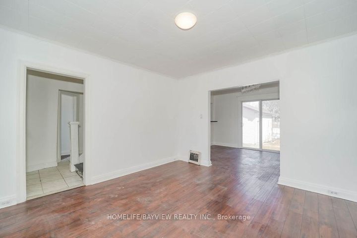 Photo 23 at 187 Park Road S, Vanier, Oshawa