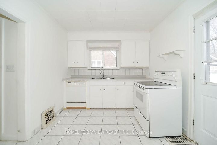 Photo 30 at 187 Park Road S, Vanier, Oshawa