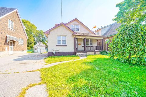 Photo 4 at 187 Park Road S, Vanier, Oshawa