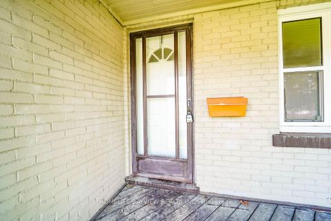 Photo 5 at 187 Park Road S, Vanier, Oshawa