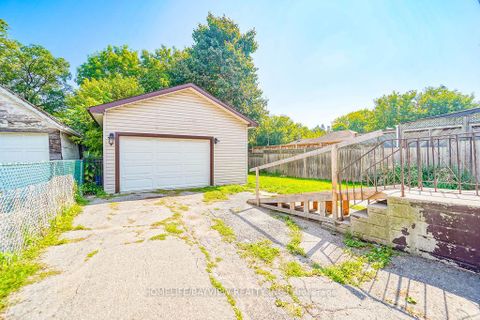 Photo 7 at 187 Park Road S, Vanier, Oshawa