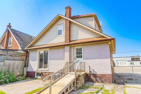 Photo 9 at 187 Park Road S, Vanier, Oshawa