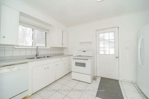 Photo 29 at 187 Park Road S, Vanier, Oshawa