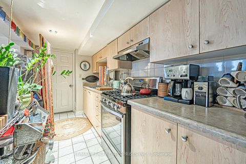 Photo 33 at 914 Dovercourt Road, Junction, Toronto