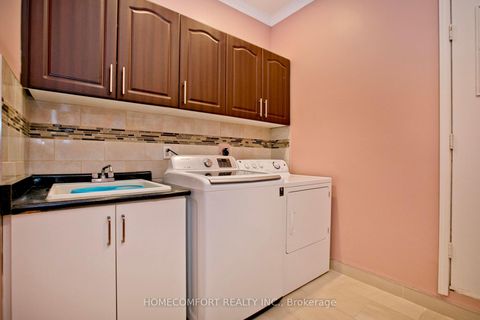 Photo 14 at 658 York Hill Boulevard, Yorkhill, Vaughan