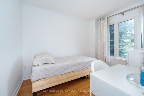 Photo 6 at 119 Torbarrie Road, CFB, Toronto