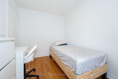 Photo 7 at 119 Torbarrie Road, CFB, Toronto