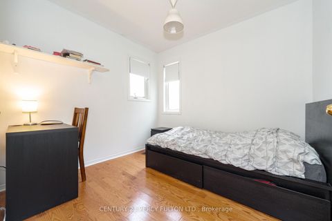 Photo 17 at 119 Torbarrie Road, CFB, Toronto