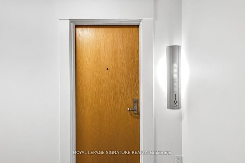 Photo 3 at 1105 - 138 Princess Street, Moss Park, Toronto